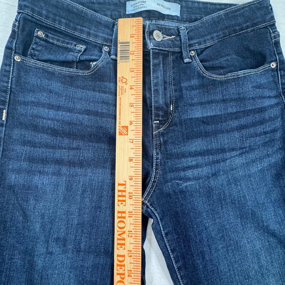 Signature Levi Strauss Mid Rise Capri Women 8 Dark Wash Cuffed Stretch Denim - Picture 5 of 8